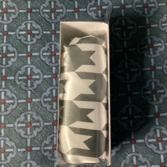 Beauty 360 Satin Shower Caps Comfort Fit & Size XL - Picture 12 of 15